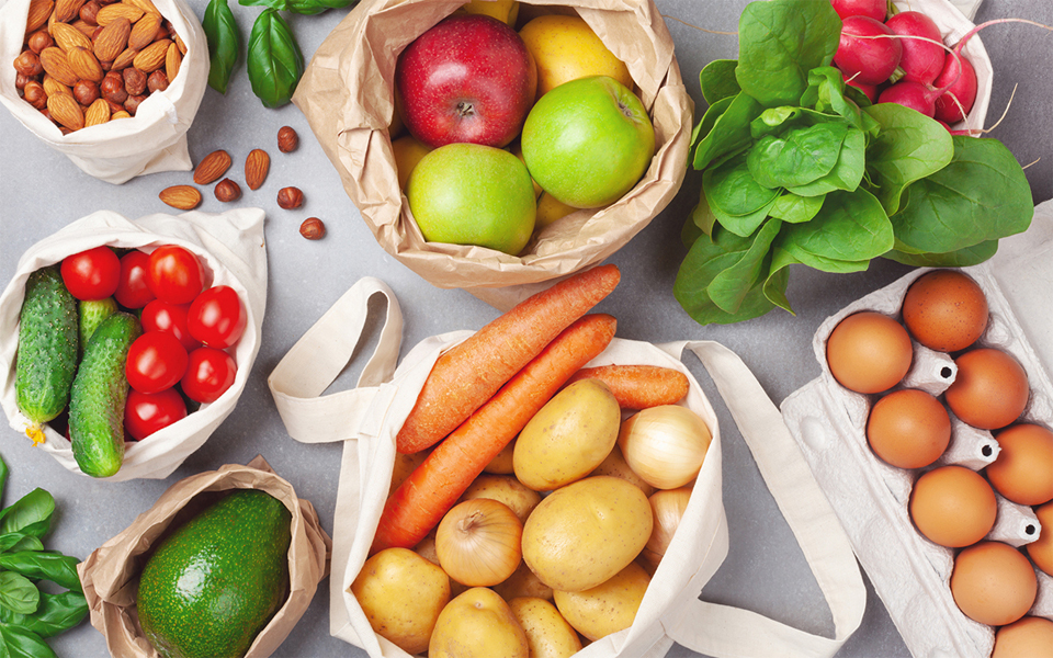 Diverse alimente vazute de sus.
