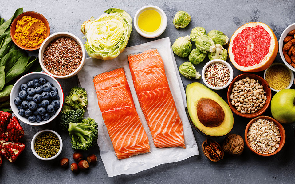 Diverse alimente vazute de sus.